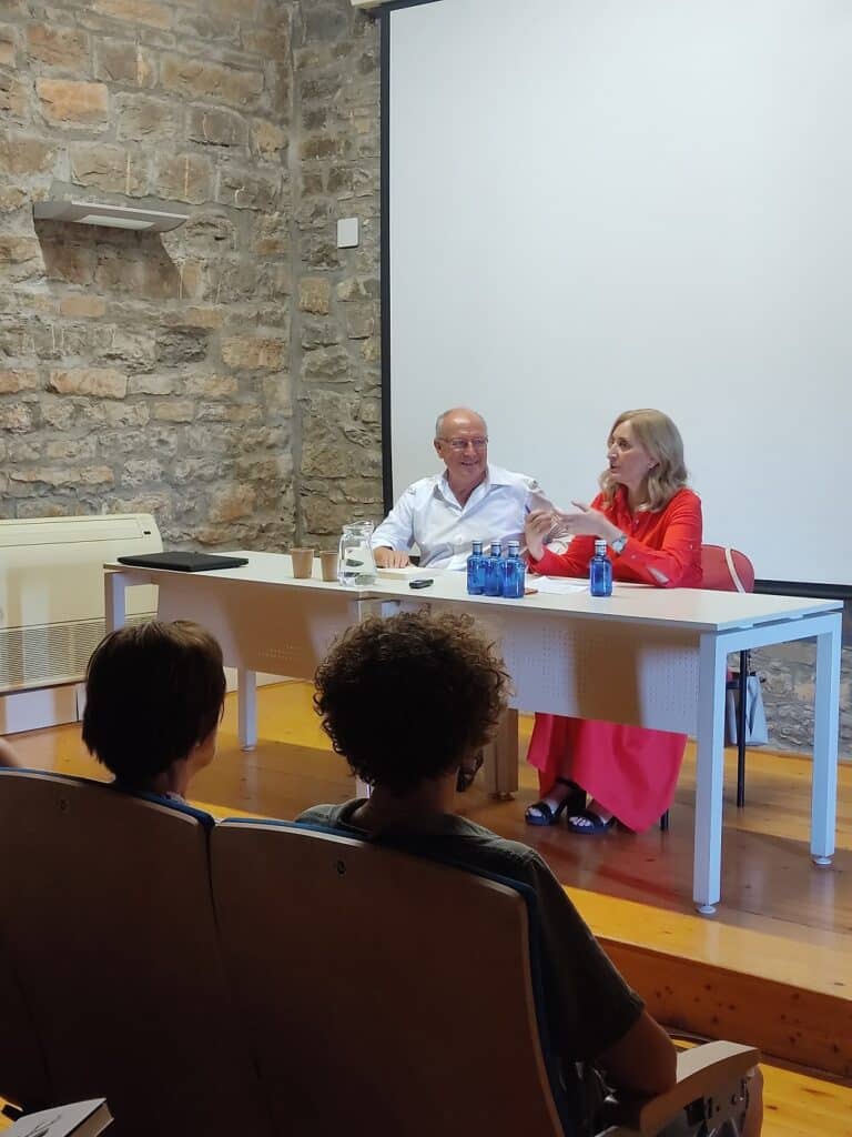 Villa de Ainsa - Sobrarbe Pirineo Presentacion del libro La vida de Angela