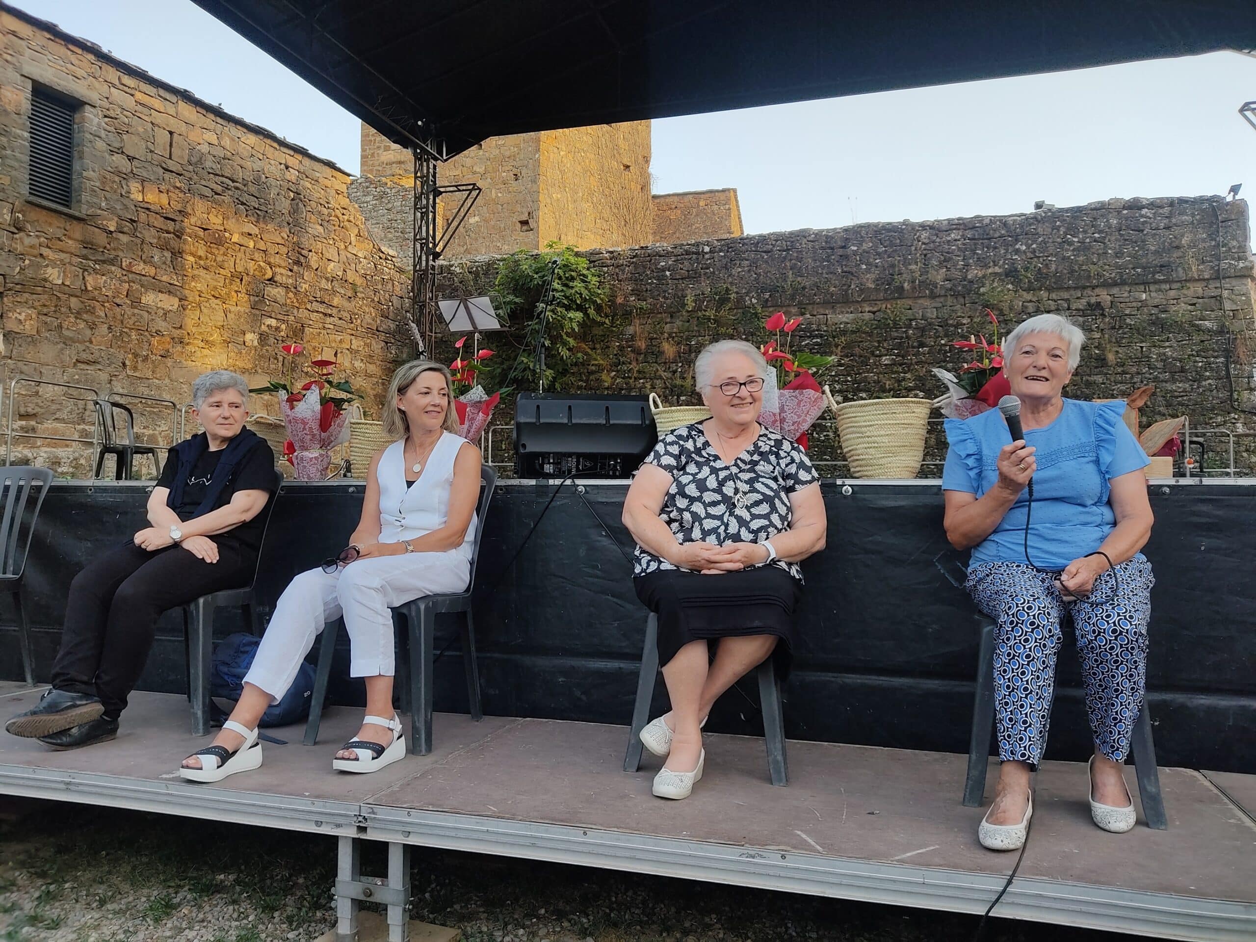 Villa de Ainsa - Sobrarbe Pirineo De izq a der Carmen Eva Felisa y Ana las cuatro mujeres homenajeadas scaled