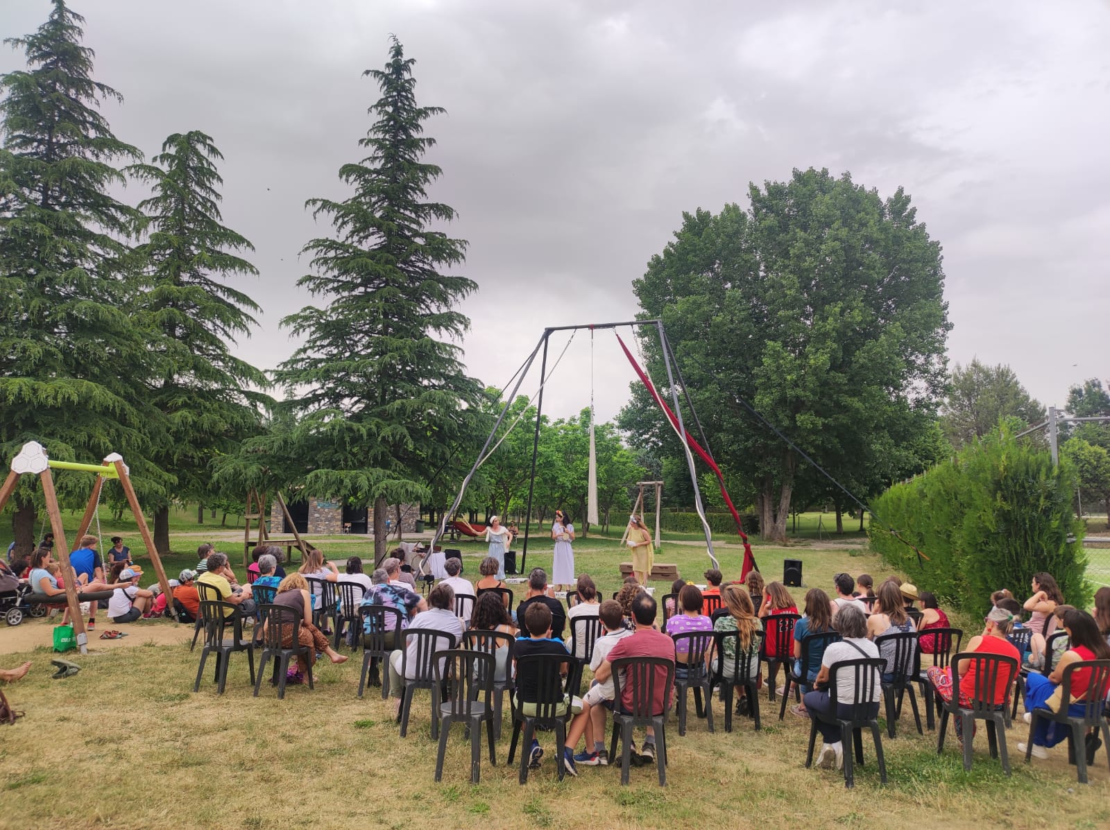 Villa de Ainsa - Sobrarbe Pirineo Espectaculo en el Parque Nabateros dentro del programa Primavera Cultural