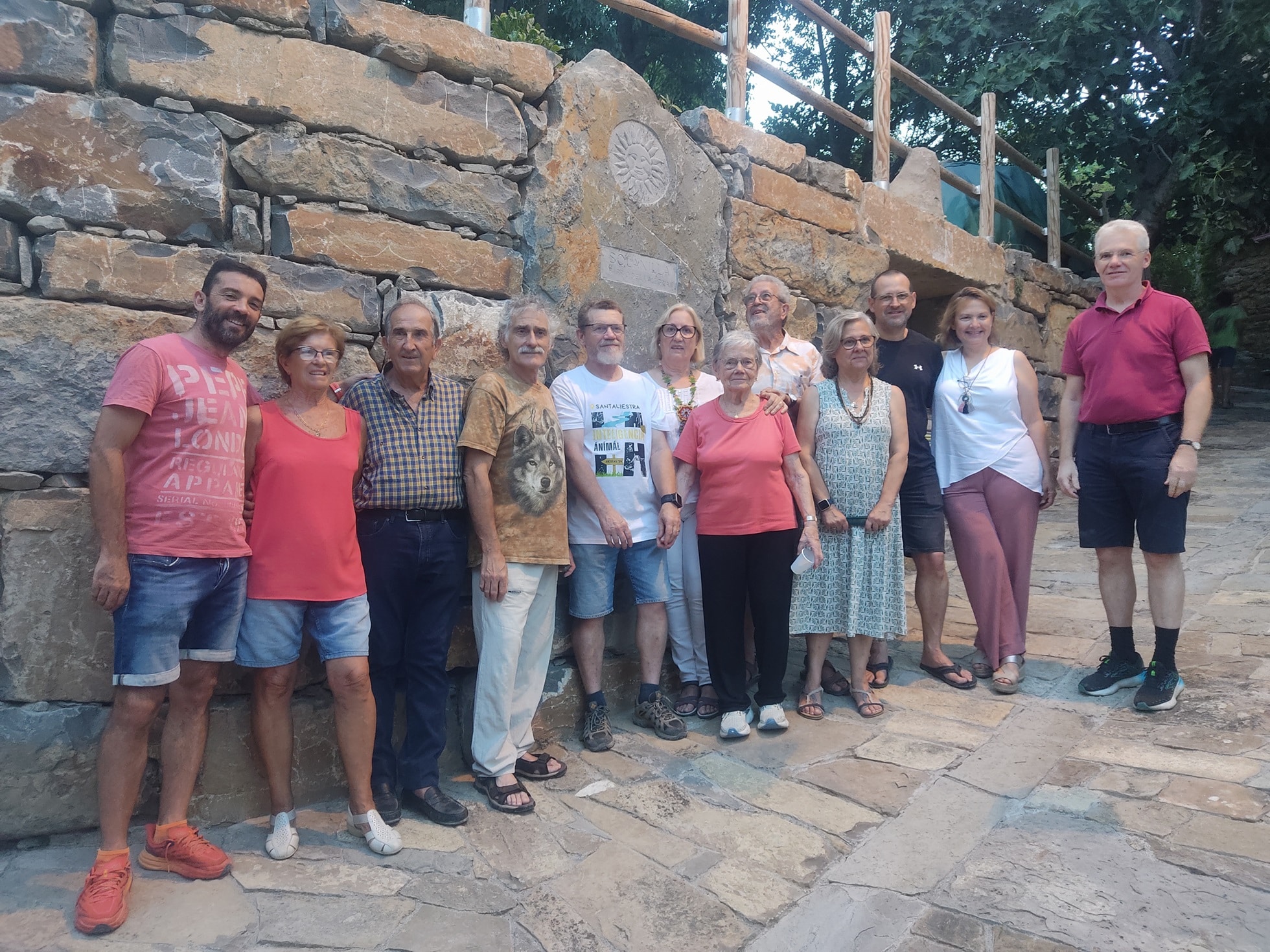 Villa de Ainsa - Sobrarbe Pirineo Enrique Pueyo primero por la izquierda junto a todas las personas que han hecho posibles las obras