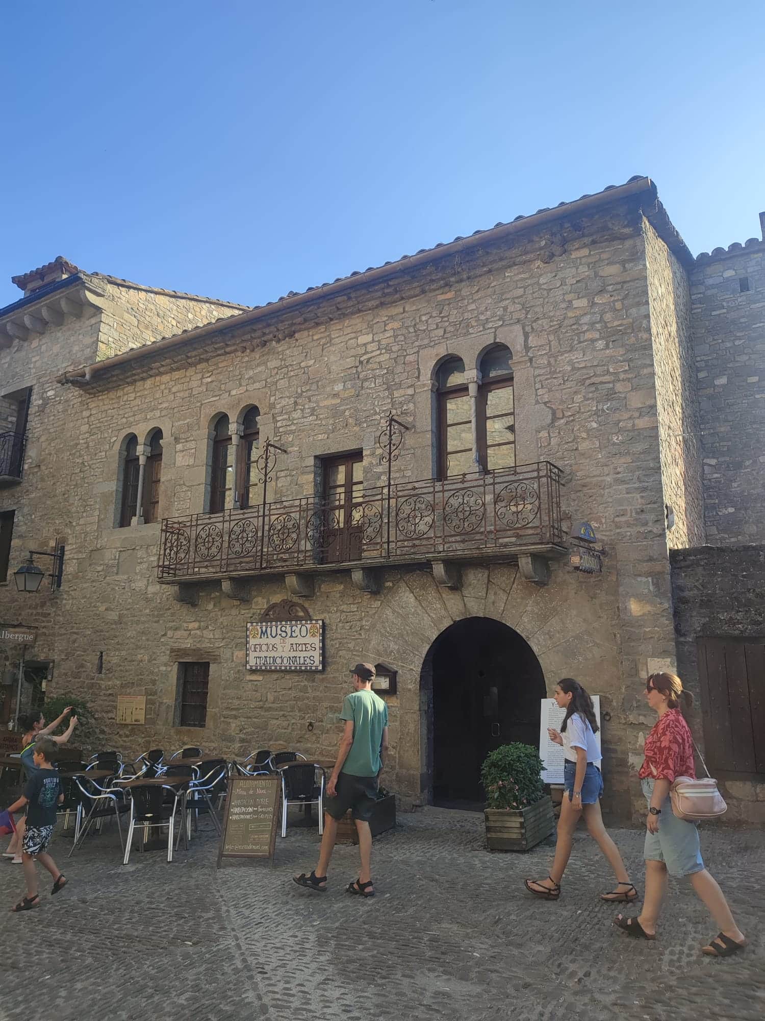 Villa de Ainsa - Sobrarbe Pirineo Entrada al museo de Artes y Oficios Tradicionales de Ainsa