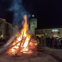 El antiguo oficio de vinatero vuelve a ser protagonista en la Plaza Mayor de Aínsa