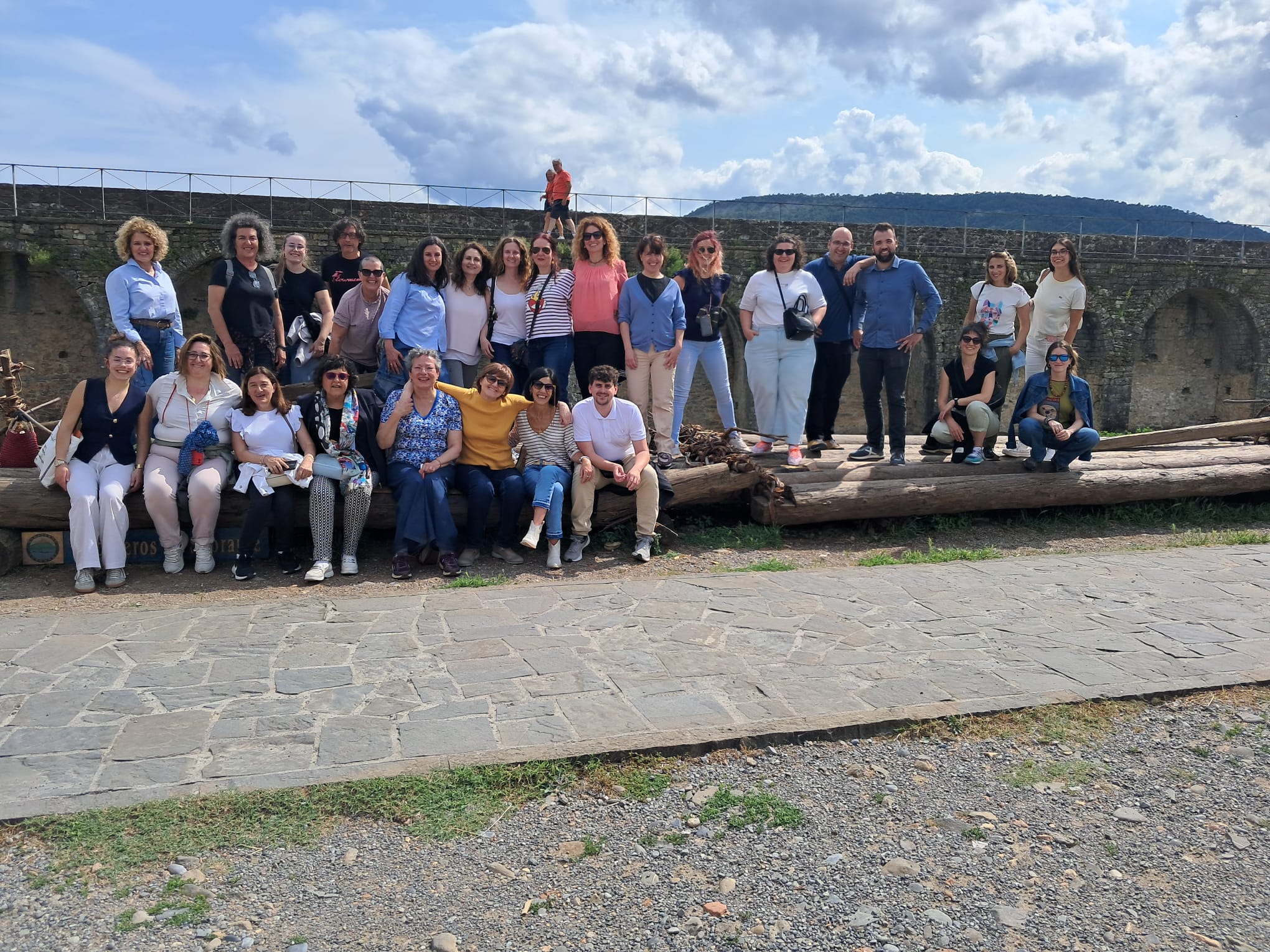 Villa de Ainsa - Sobrarbe Pirineo Algunos de los asistentes en la nabata del Castillo de Ainsa