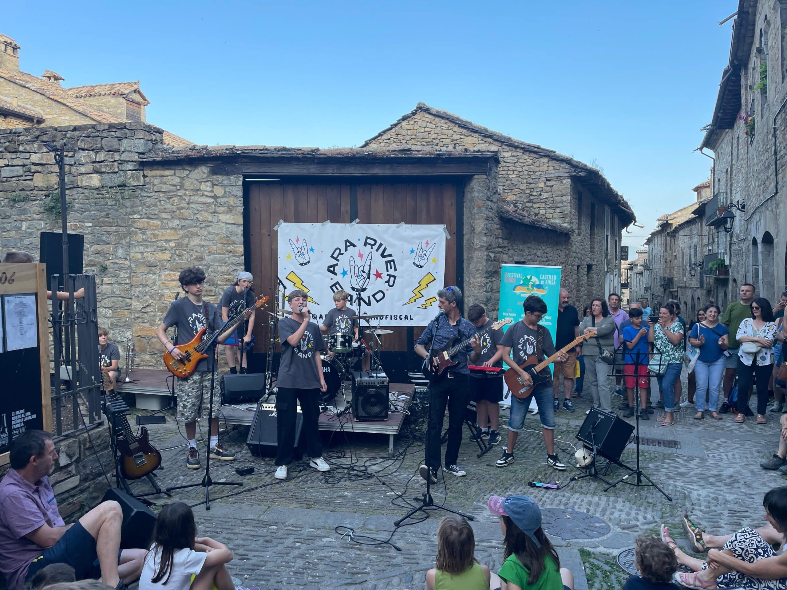 Villa de Ainsa - Sobrarbe Pirineo Ara River Band scaled