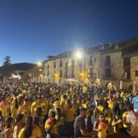 La joven atleta María Aso Sierra da el pistoletazo de salida a las fiestas de Aínsa