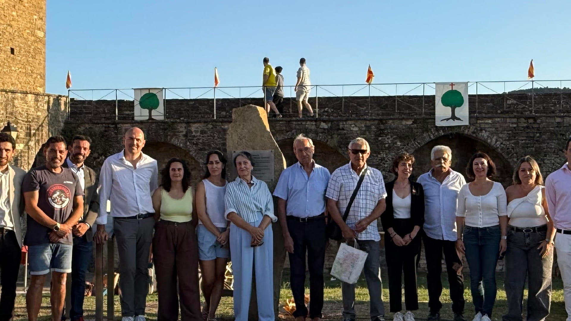 Villa de Ainsa - Sobrarbe Pirineo Foto de familia con el homenajeado Jose Maria Castillo