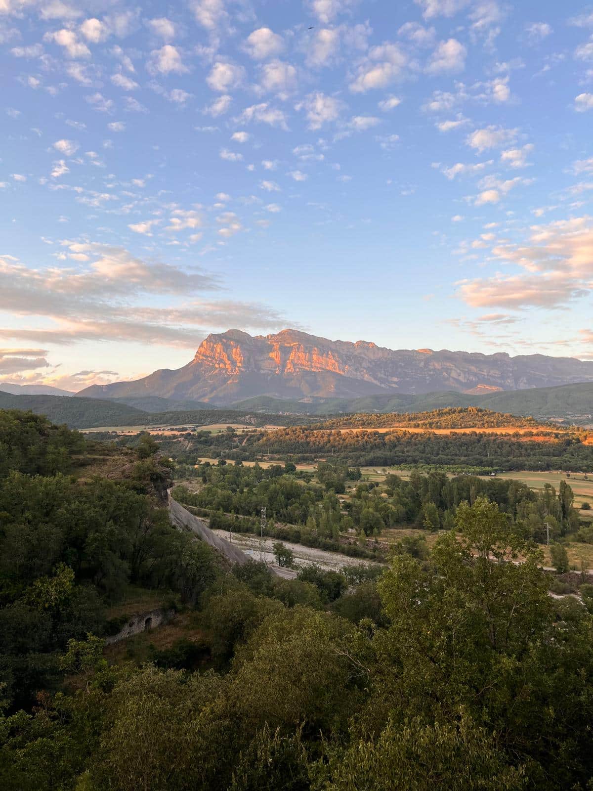 Villa de Ainsa - Sobrarbe Pirineo Vistas hacia la Pena Montanesa