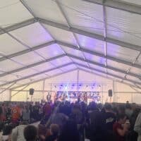 El Festival Rocktobeer llena el Castillo de Aínsa de música, cerveza artesanal y público durante el Puente del Pilar