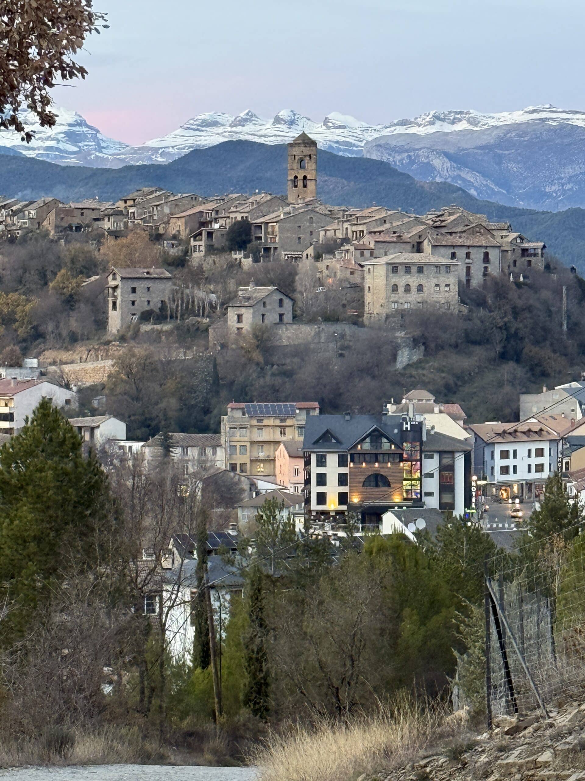 Villa de Ainsa - Sobrarbe Pirineo Cerca de 2.600 personas solicitan información en las oficinas de turismo de Aínsa en noviembre 1 Villa de Ainsa - Sobrarbe Pirineo Ainsa 2 scaled