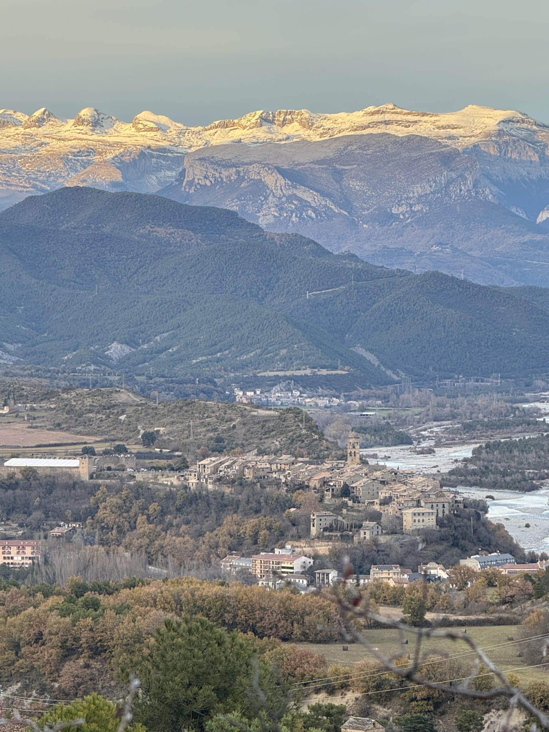 Villa de Ainsa - Sobrarbe Pirineo Cerca de 2.600 personas solicitan información en las oficinas de turismo de Aínsa en noviembre 3 Villa de Ainsa - Sobrarbe Pirineo Ainsa scaled