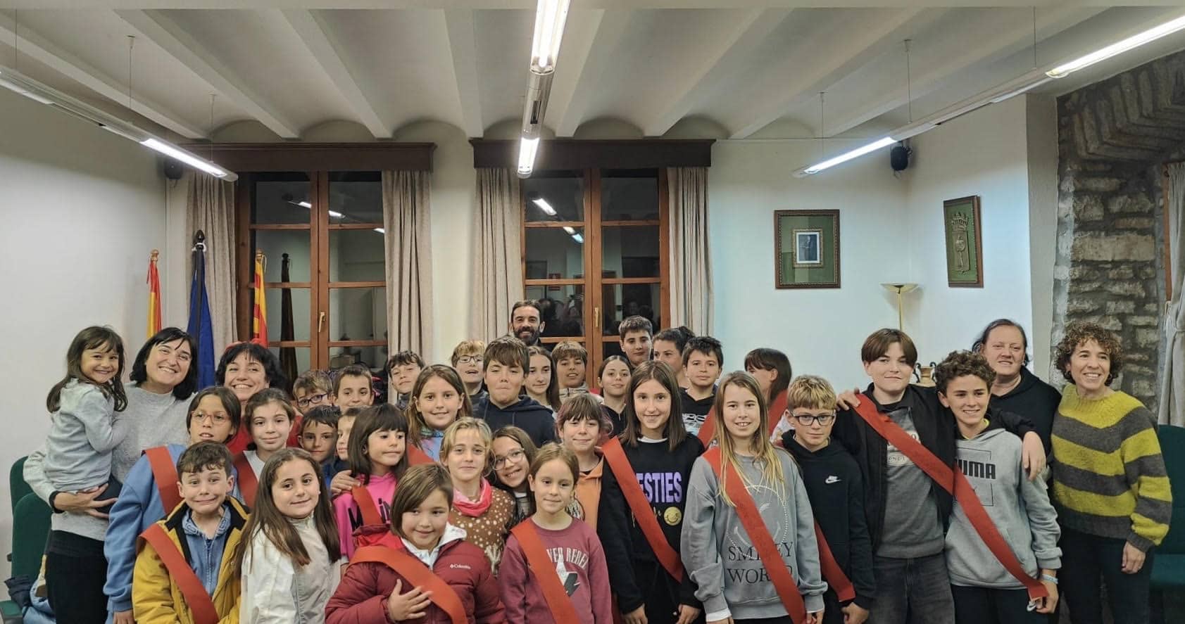 Villa de Ainsa - Sobrarbe Pirineo Foto de familia constitucion consejo infancia y juventud