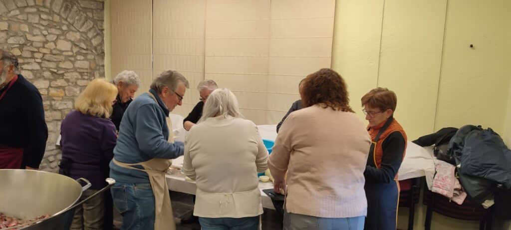 Villa de Ainsa - Sobrarbe Pirineo El ambiente festivo y las agradables temperaturas hacen brillar una nueva edición del Punchacubas de Aínsa 19 Villa de Ainsa - Sobrarbe Pirineo Voluntarios 2