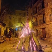 Aínsa celebra el invierno con las hogueras en honor a los Santos Barbudos y el anuncio de los premios Cruz de Sobrarbe 2026