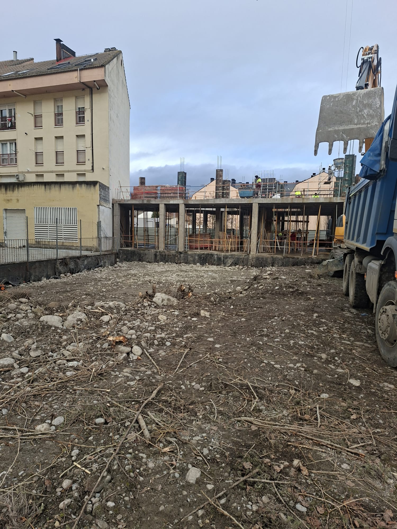 Villa de Ainsa - Sobrarbe Pirineo Inicio de los trabajos en la parcela donde se ubicaran las 22 viviendas de alquiler