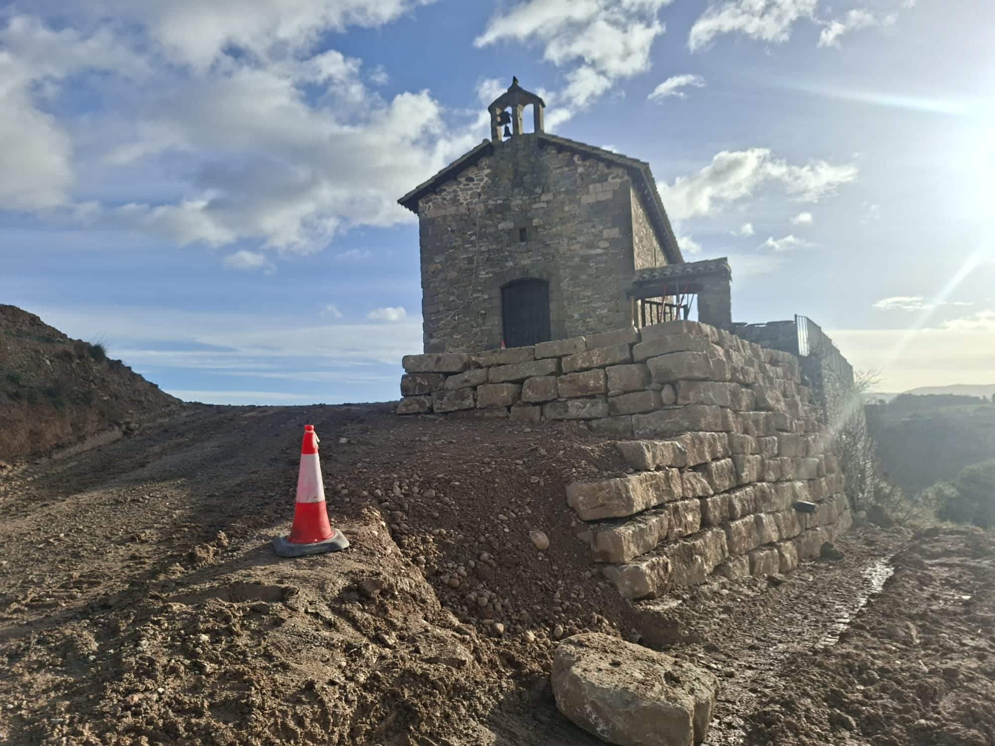 Villa de Ainsa - Sobrarbe Pirineo Las continuas lluvias hacen mella en las infraestructuras públicas del municipio de Aínsa-Sobrarbe 3 Villa de Ainsa - Sobrarbe Pirineo Muro del cementerio de Javierre