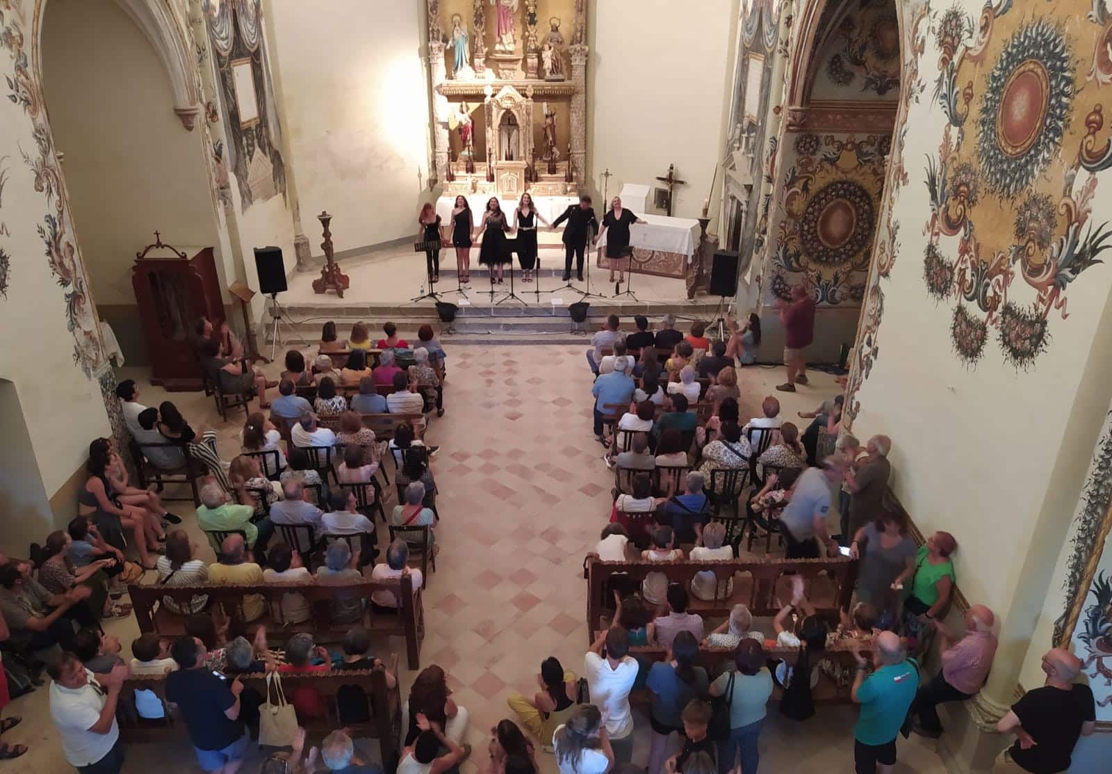 Villa de Ainsa - Sobrarbe Pirineo El Pórtico del Festival Castillo de Aínsa abre la programación de 2026 con música, poesía y talento joven 1 Villa de Ainsa - Sobrarbe Pirineo La iglesia de Olson ya fue portico del festival en 2023