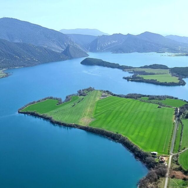 Villa de Ainsa - Sobrarbe Pirineo El aeródromo de Coscojuela de Sobrarbe logra su máxima afluencia y se afianza como enclave estratégico comarcal 10 Villa de Ainsa - Sobrarbe Pirineo