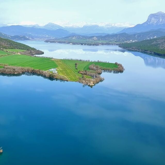 Villa de Ainsa - Sobrarbe Pirineo El aeródromo de Coscojuela de Sobrarbe logra su máxima afluencia y se afianza como enclave estratégico comarcal 9 Villa de Ainsa - Sobrarbe Pirineo