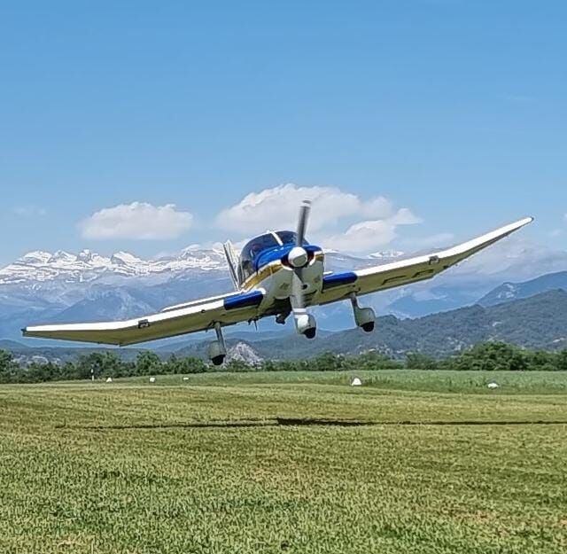 Villa de Ainsa - Sobrarbe Pirineo El aeródromo de Coscojuela de Sobrarbe logra su máxima afluencia y se afianza como enclave estratégico comarcal 13 Villa de Ainsa - Sobrarbe Pirineo