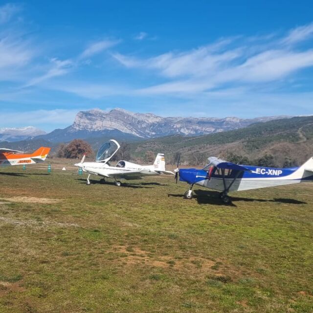 Villa de Ainsa - Sobrarbe Pirineo El aeródromo de Coscojuela de Sobrarbe logra su máxima afluencia y se afianza como enclave estratégico comarcal 4 Villa de Ainsa - Sobrarbe Pirineo