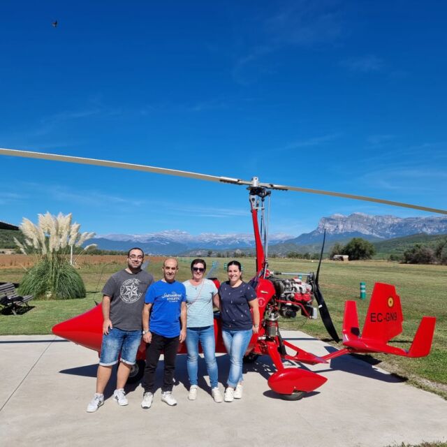 Villa de Ainsa - Sobrarbe Pirineo El aeródromo de Coscojuela de Sobrarbe logra su máxima afluencia y se afianza como enclave estratégico comarcal 6 Villa de Ainsa - Sobrarbe Pirineo