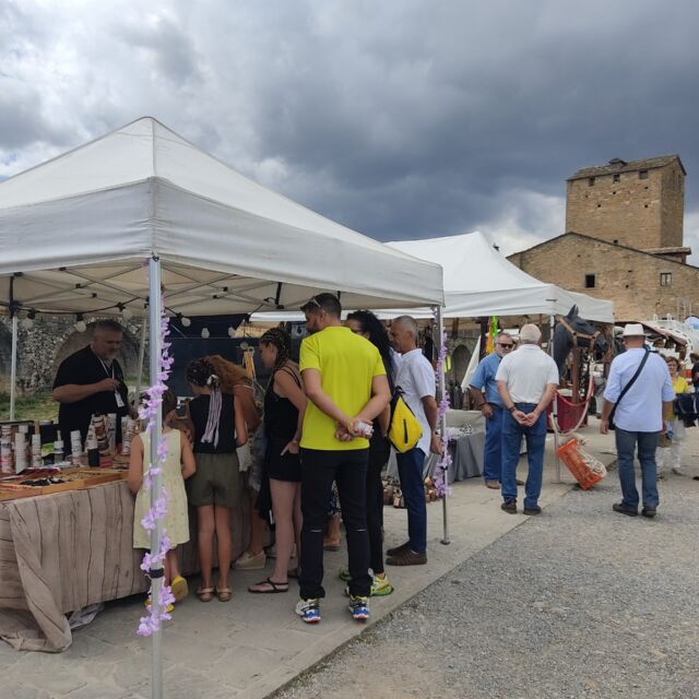 Expoferia Ainsa 2024, Sobrarbe, Pirineo Aragonés, Productos Locales, Km0, Artesanía, Productores Locales, Feria Artesanal, Agricultura Sostenible, Gastronomía Local, Turismo Rural, Tradición Aragonesa, Cultura Pirineo, Eventos Ainsa, Calidad Rural, Mercado Local, Innovación Rural, Sostenibilidad, Desarrollo Local, Experiencia Artesanal